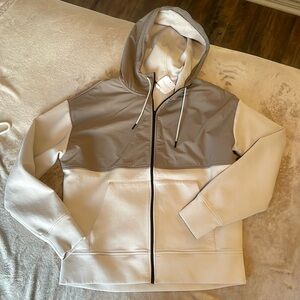 Mens Small
American Eagle